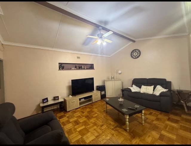 3 BEDROOM HOUSE FOR SALE IN VANDERBIJLPARK CE 2